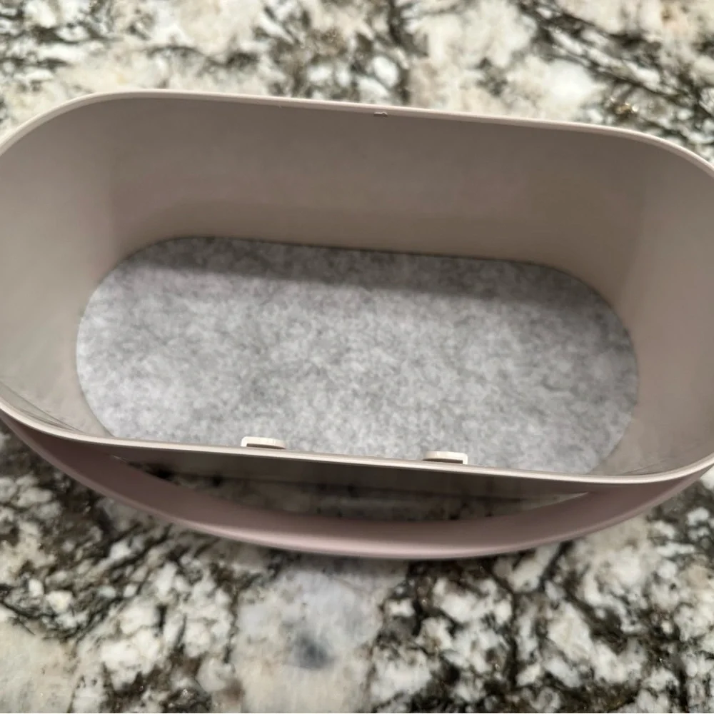 Portable Makeup Organizer in Cream